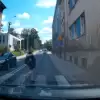 [WIDEO] Dwie damulki na przejściu dla pieszych