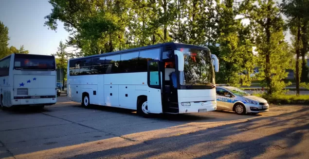 Wakacje 2023: policjanci sprawdzą autokary przewożące dzieci