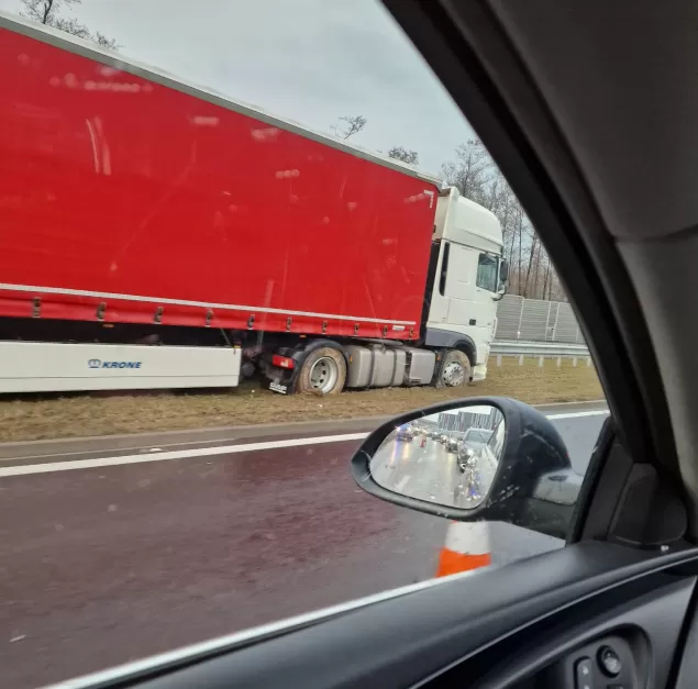 Interwencja służb ratunkowych na DK-1 w Czechowicach-Dziedzicach - 9.03.2023