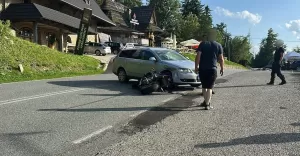 Motocyklista w starciu z samochodem nie ma szans! Policjanci podsumowali weekend