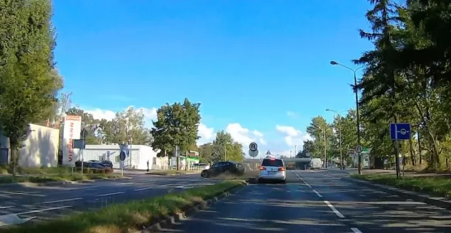 Zmiana pasa ruchu zakończona kraksą