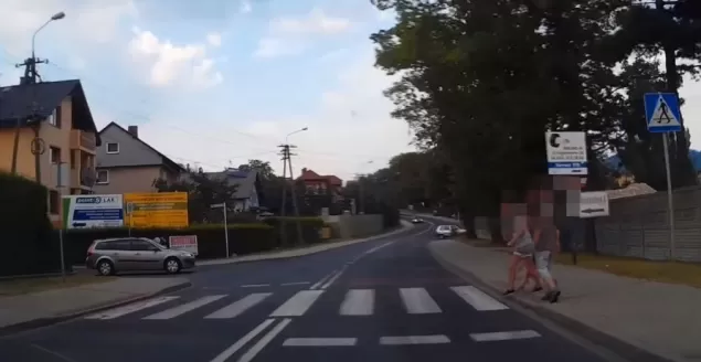 Tak wygląda wtargnięcie na przejście dla pieszych