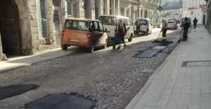Łatanie dziur na ulicy Komorowickiej - 17.01.2023