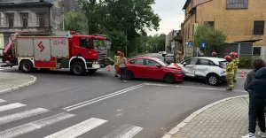Stłuczka na skrzyżowaniu Leszczyńskiej i Poniatowskiego