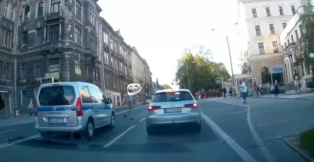Pan i władca przechodzi przez drogę