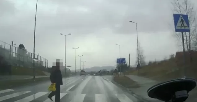 "Ręce opadają" na przejściu dla pieszych