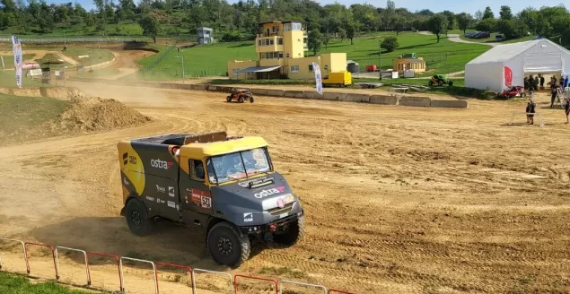 Samochody zaprojektowane w Pszczynie na rajdzie Dakar!