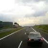 [WIDEO] Kierowca Jaguara hamuje i powoduje kolizję