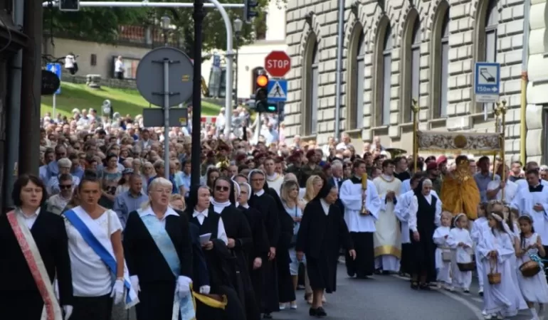 Procesja z katedry pw. św. Mikołaja do kościoła Opatrzności Bożej - 8.06.2023
